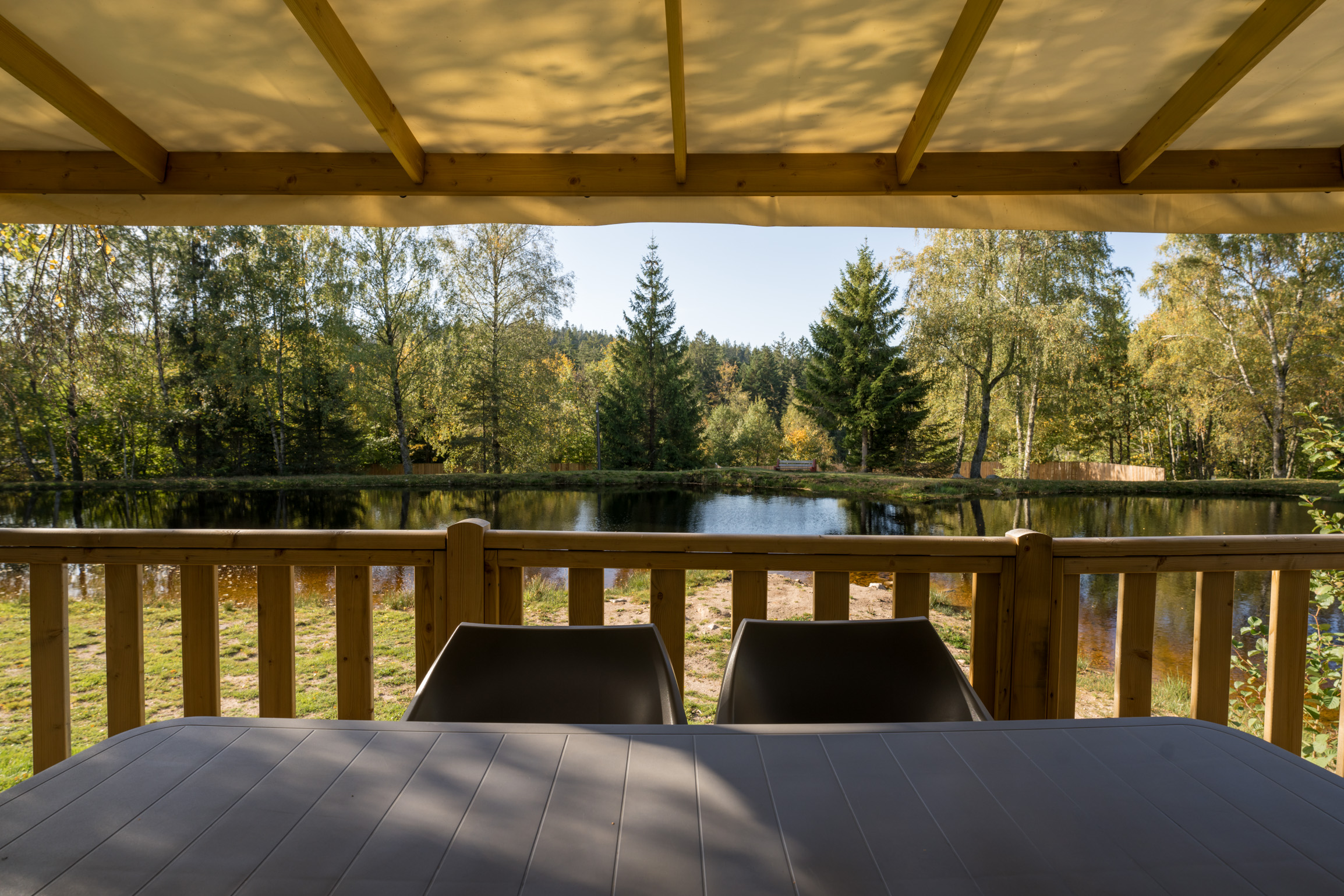 mobil home vue étang